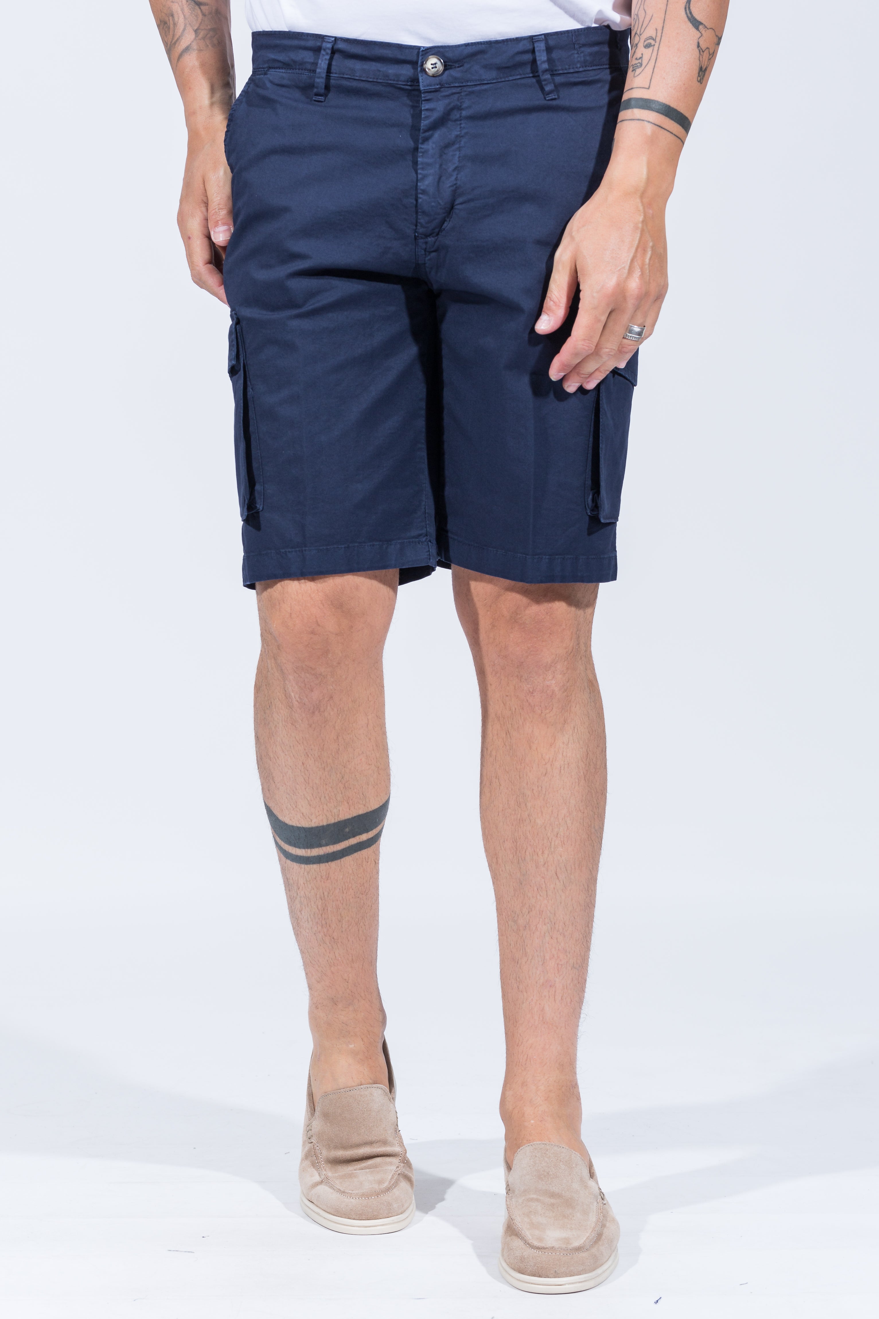 BERMUDA GABARDINA CON TASCONI LATERALI