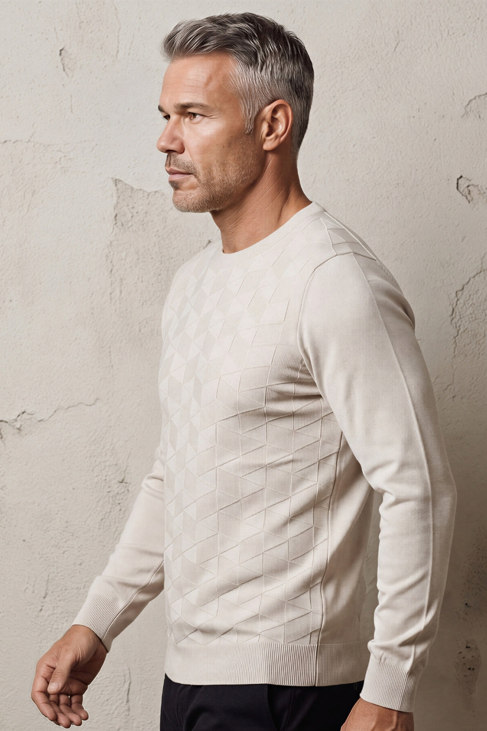 CREW NECK SWEATER WITH LINKS ON THE FRONT