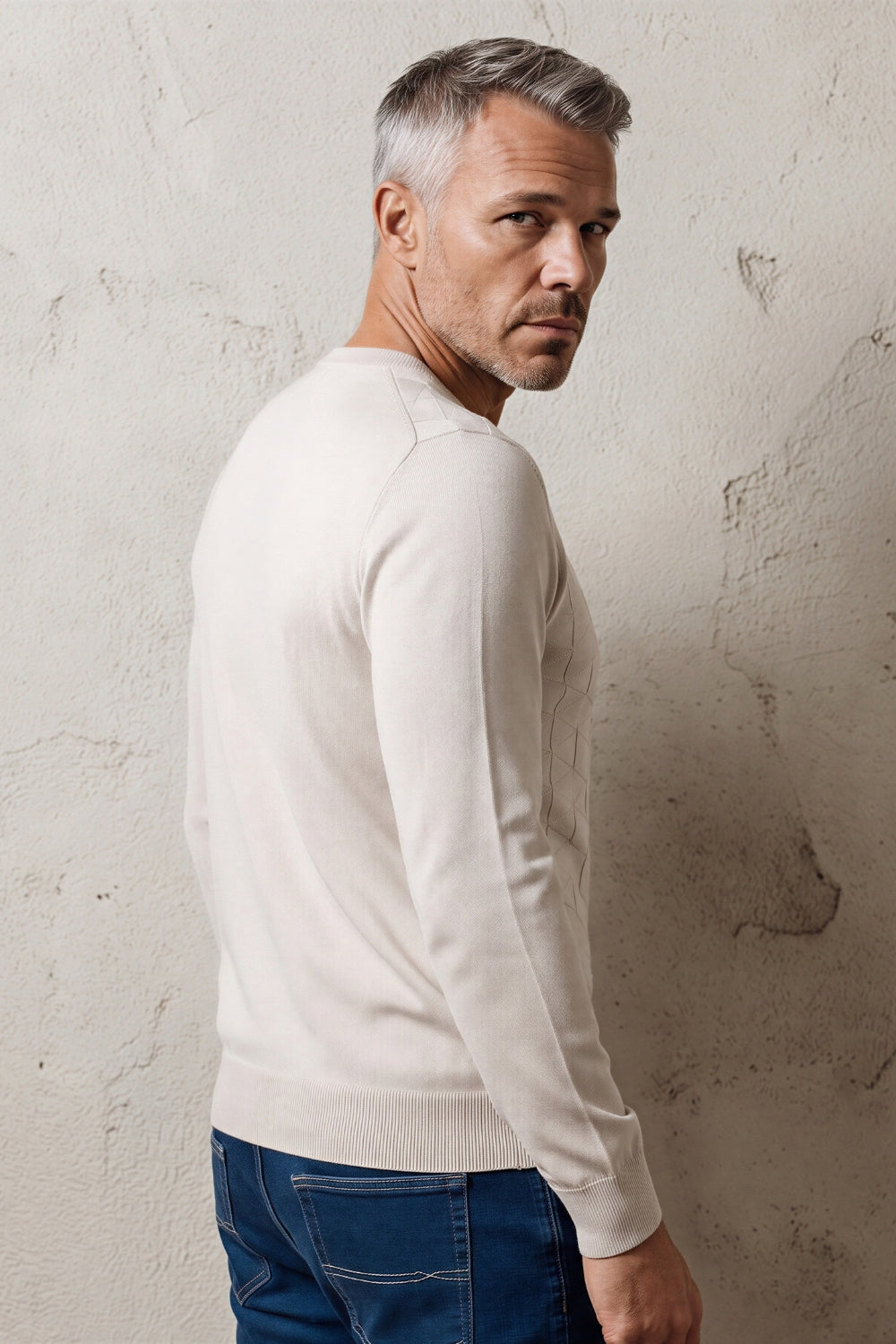 CREW NECK SWEATER WITH LINKS ON THE FRONT